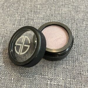 Studio Gear “Golden Smoke” Eyeshadow